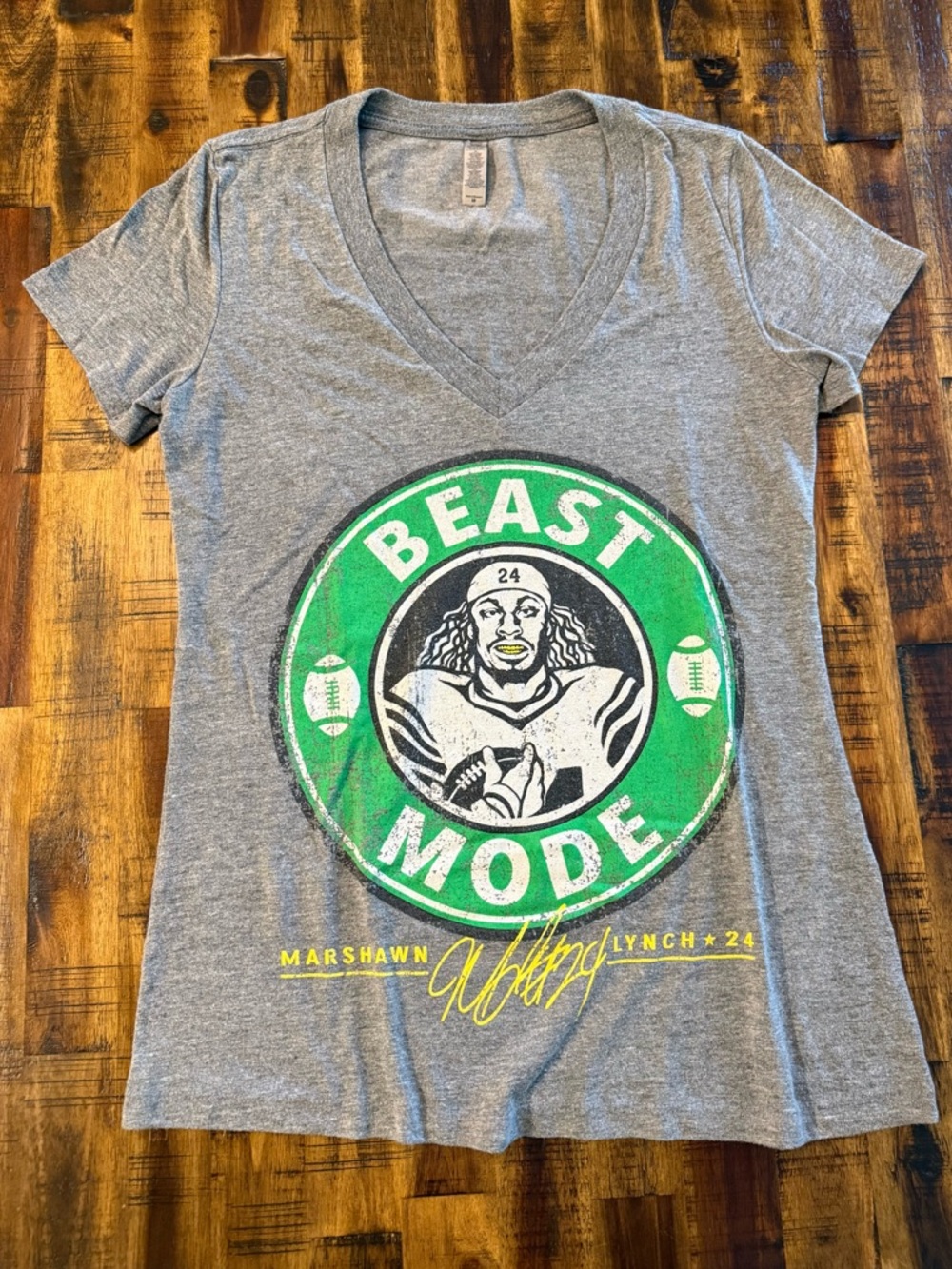 Beast Mode Marshawn Lynch women's gray v-neck t-shirt sz M fan football